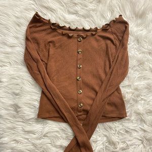 Off the shoulder top😍 comfy and brand new!